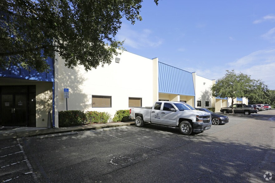 More Photos Of 723 Commerce Dr, Venice Manufacturing For Lease