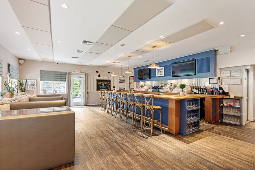 More Photos Of 290 Montauk Hwy, East Hampton Restaurant For Sale