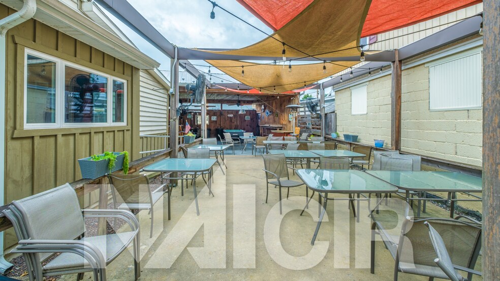 More Photos Of 15 Mill St, Middletown General Retail For Sale