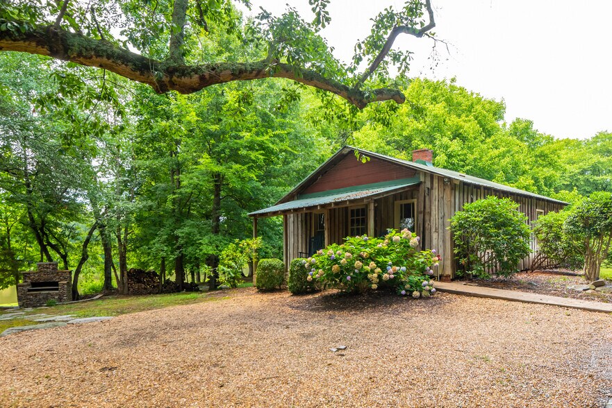 More Photos Of 565 Owens Gin Rd NE, Calhoun Lodge Meeting Hall For Sale