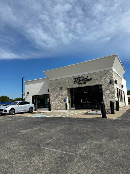 Primary Photo Of 5941 Forest Ln, Dallas Bank For Lease