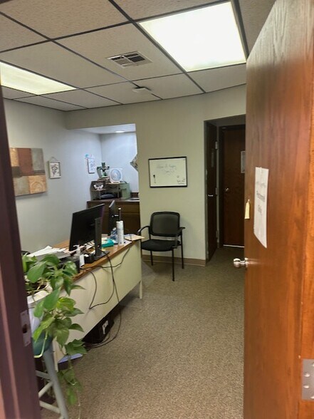 More Photos Of 3802 S Santa Fe Ave, Chanute Medical For Sale