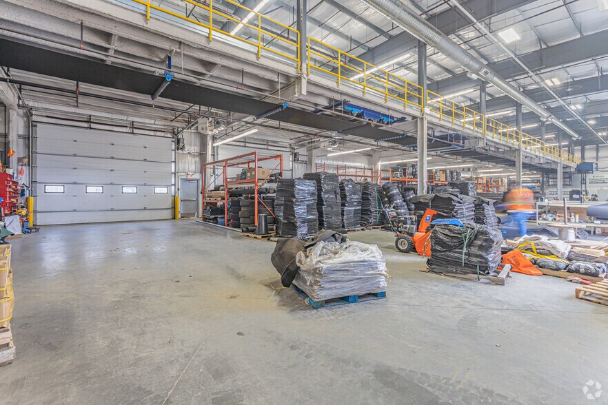 More Photos Of 6810 8th St, Edmonton Warehouse For Lease