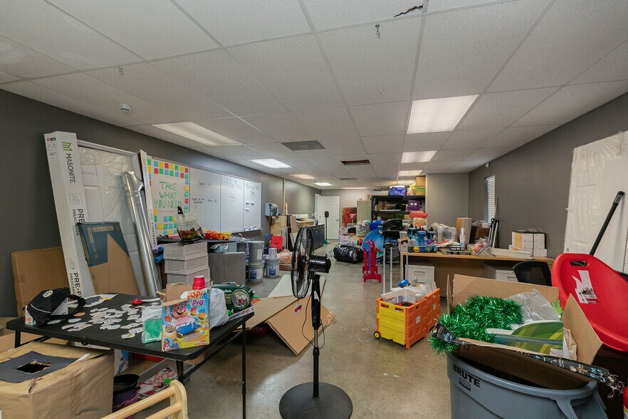More Photos Of 500 W Daniels St, Ozark Office For Sale