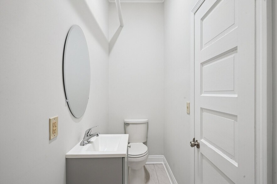More Photos Of 4705 Iberville St, New Orleans Office For Sale