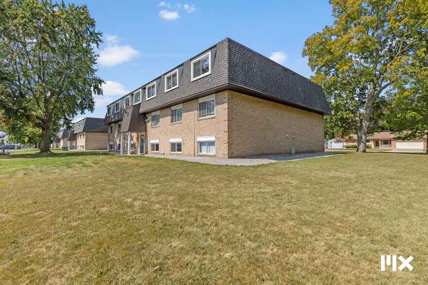 More Photos Of 757 W Shepherd St, Charlotte Apartments For Sale