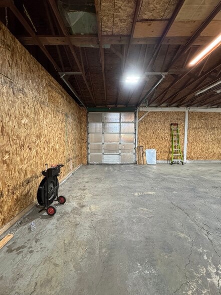 More Photos Of 17514 Bothell Way NE, Bothell Warehouse For Lease