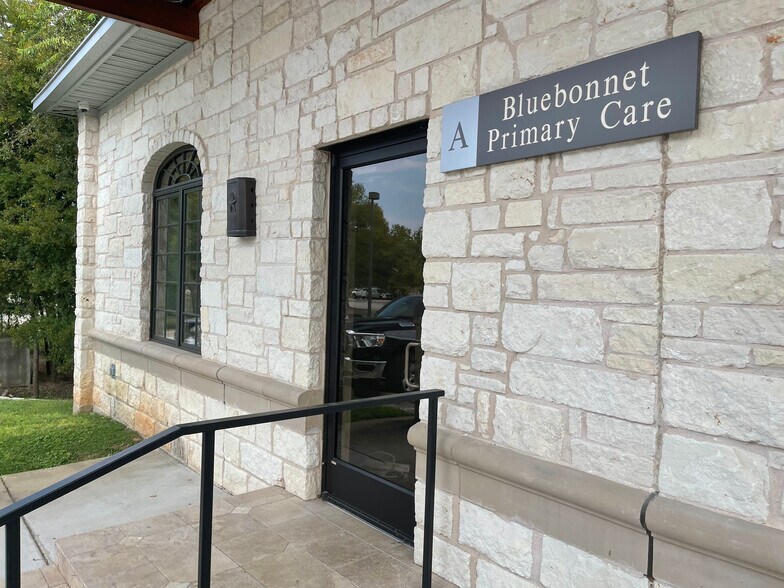 More Photos Of 6911 N FM 620, Austin Storefront Retail Office For Lease