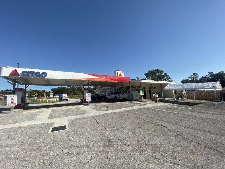 More Photos Of 709 S Broad St, Brooksville Service Station For Sale