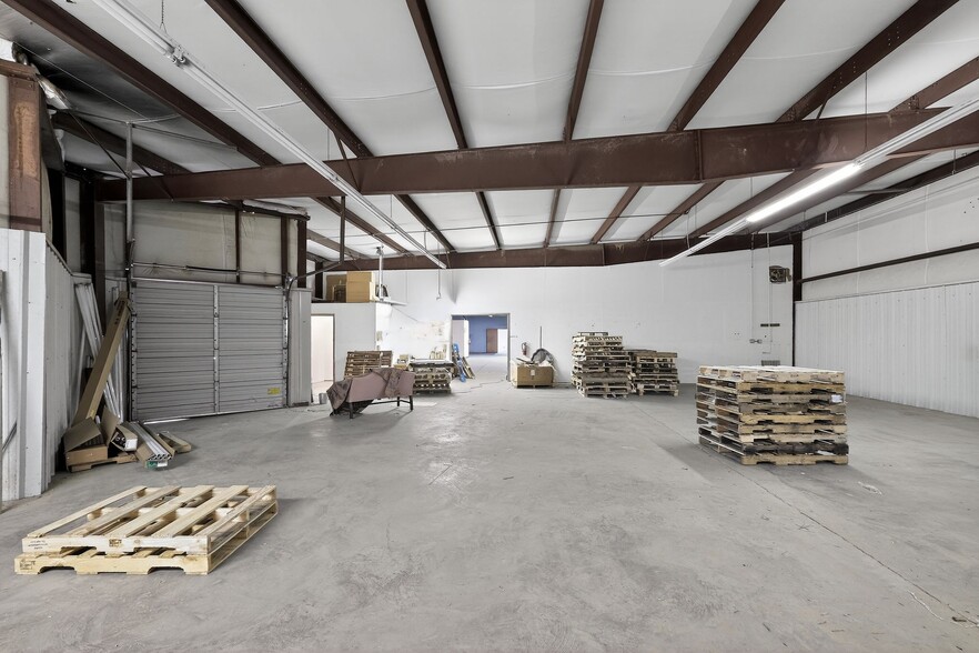 More Photos Of 1101 Roberts Ln, High Point Warehouse For Lease