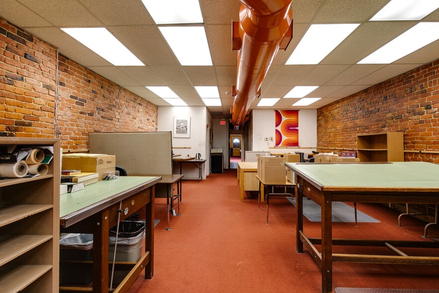 More Photos Of 1641 W Broad St, Richmond Office For Sale