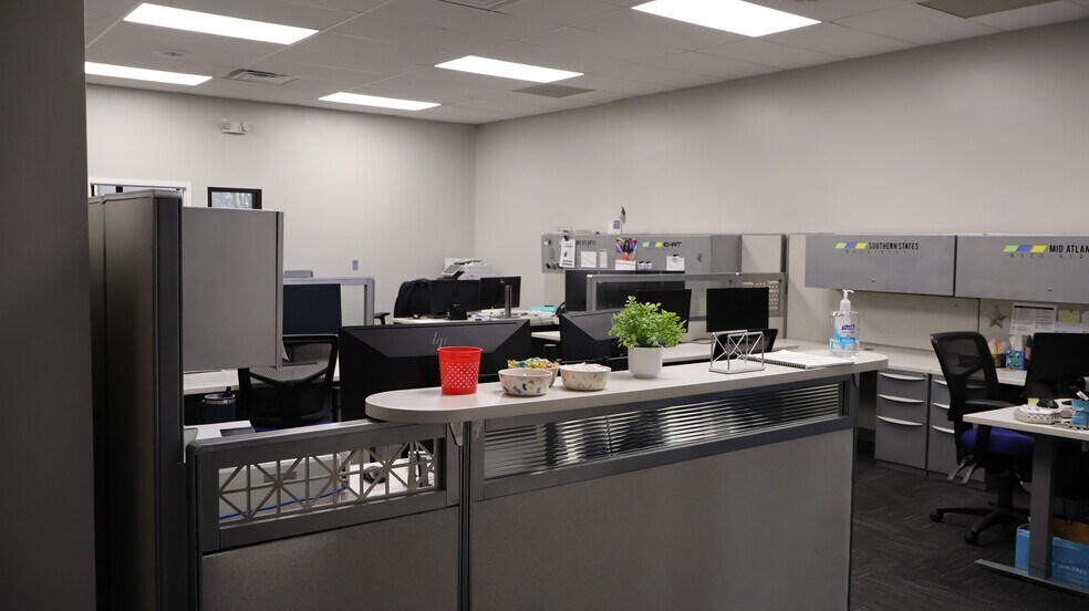 More Photos Of 6330-6332 Flank Dr, Harrisburg Flex For Lease
