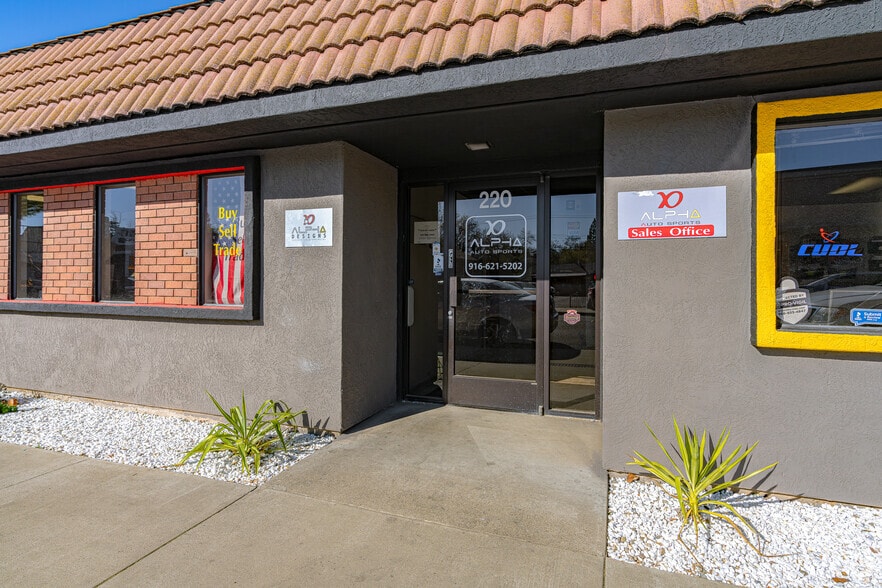 More Photos Of 216-220 Riverside Ave, Roseville Storefront Retail Office For Lease