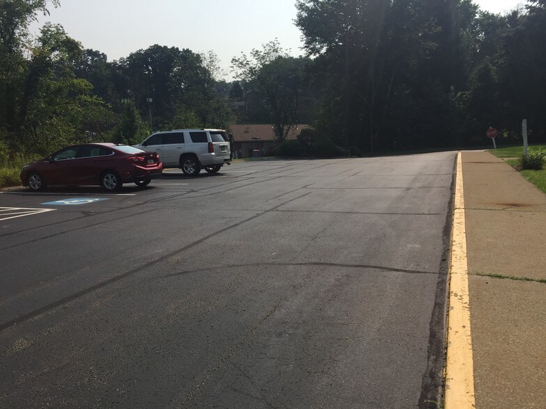 More Photos Of 275 Center Rd, Monroeville Office For Lease