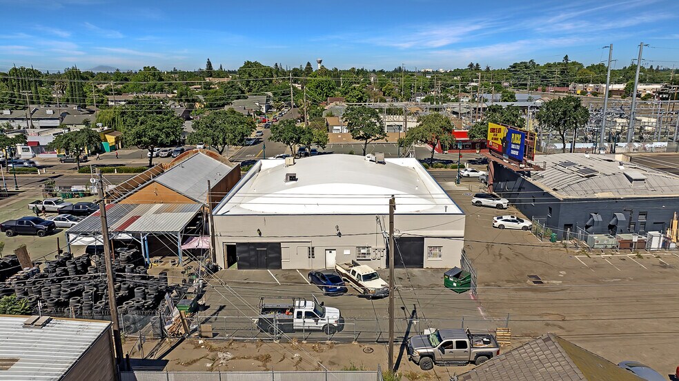 More Photos Of 200 N Cherokee Ln, Lodi Storefront For Sale
