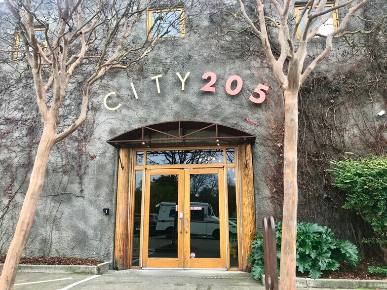 More Photos Of 205 5th St, Santa Rosa Freestanding For Sale