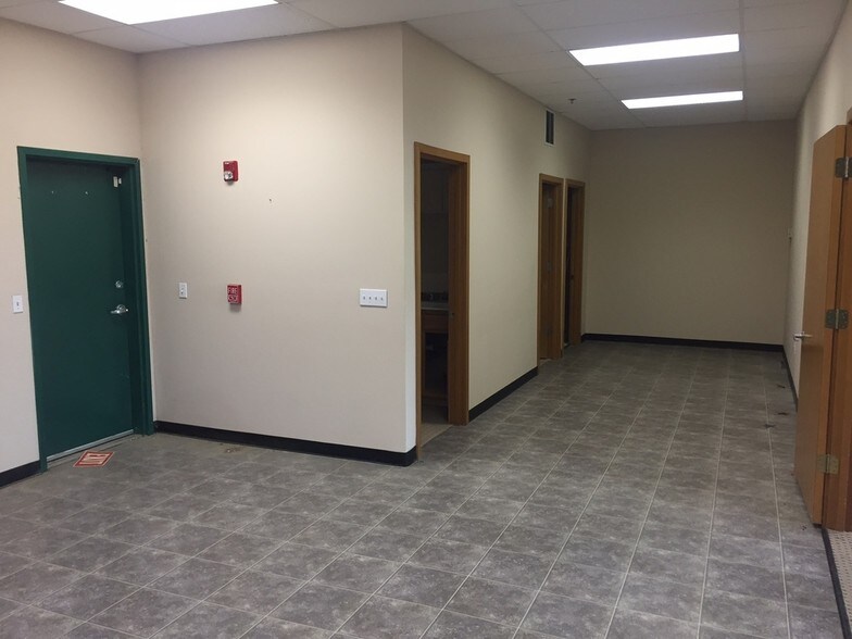 More Photos Of 5601 W Clearwater Ave, Kennewick General Retail For Lease