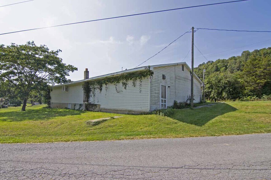 More Photos Of 4830 Highland Trl, Alderson General Retail For Sale