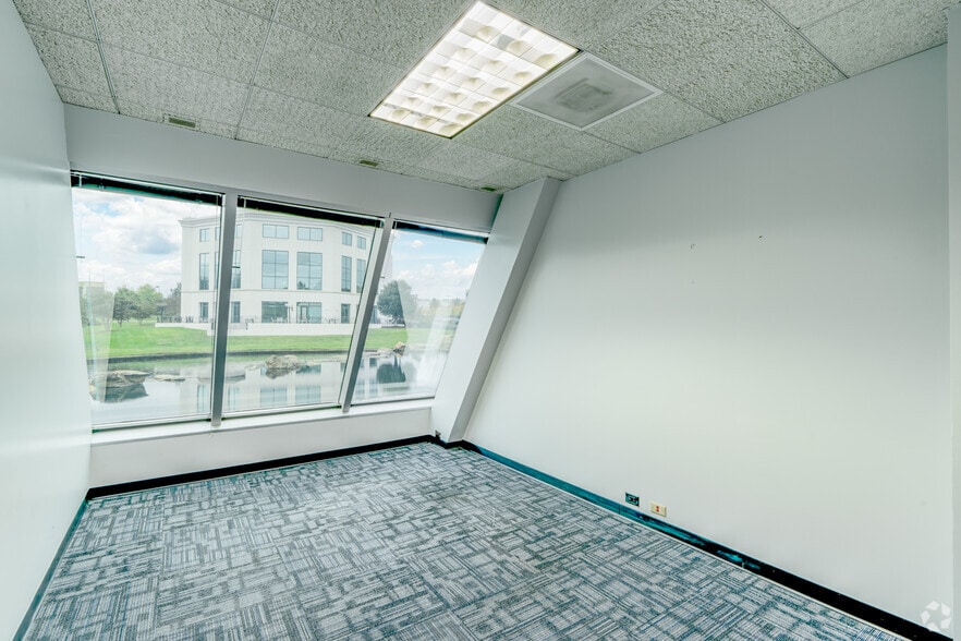 More Photos Of 9140 Arrowpoint Blvd, Charlotte Office For Sale