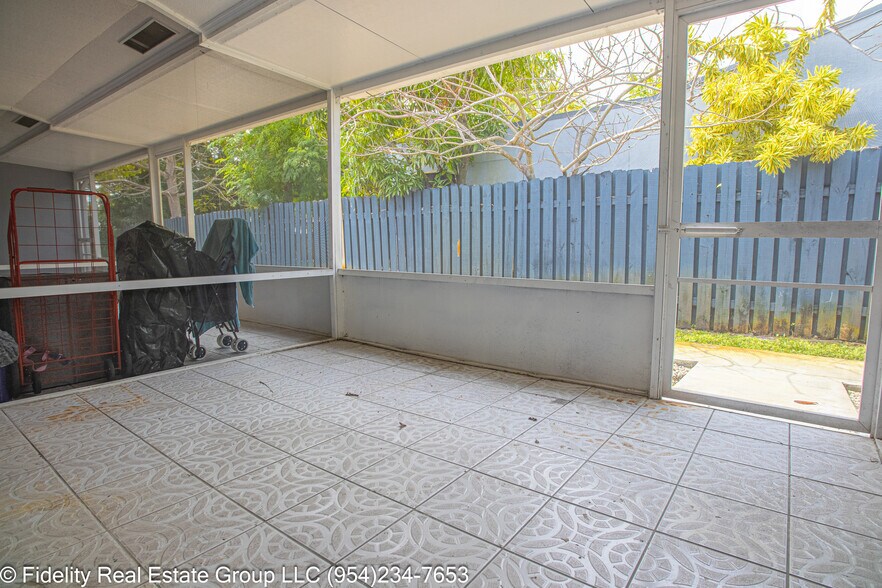 More Photos Of 2432 Sherman St, Hollywood Apartments For Sale