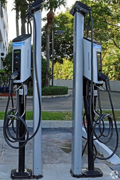 More Photos Of 1601 Forum Pl, West Palm Beach Office For Lease