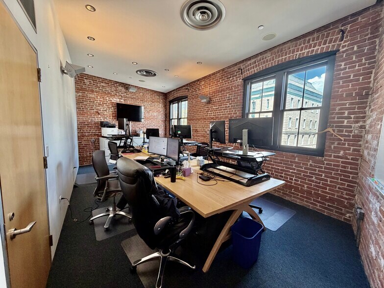 More Photos Of 12 Havemeyer Pl, Greenwich Office For Lease