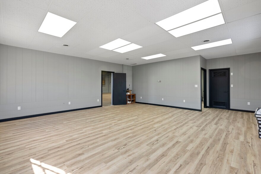 More Photos Of 5 Webb St, Windsor Locks Manufacturing For Lease