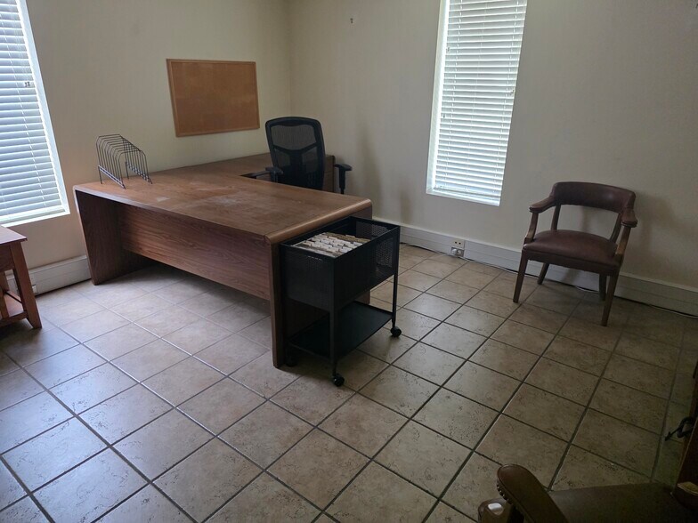 More Photos Of 1604 Prospect St, High Point Manufacturing For Lease