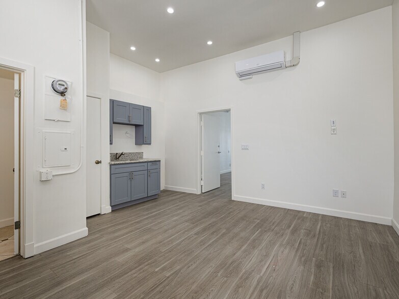 More Photos Of 8328-8332 Lincoln Blvd, Los Angeles Storefront For Sale