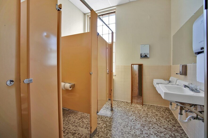 More Photos Of 2 Waln St, Wellsboro Office For Sale