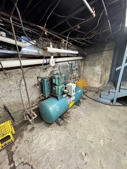 More Photos Of 177 N Allen St, Albany General Retail For Sale