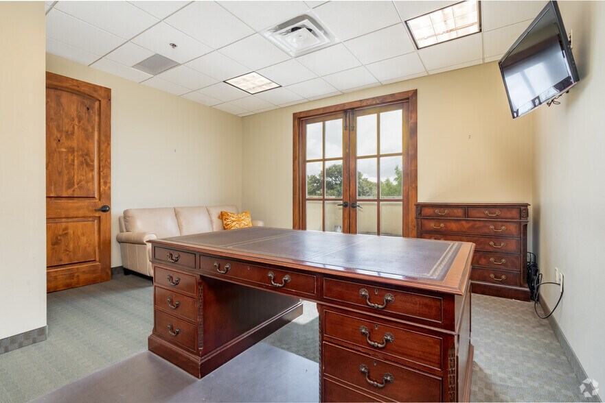 More Photos Of 1121 S Carroll Ave, Southlake Office For Lease