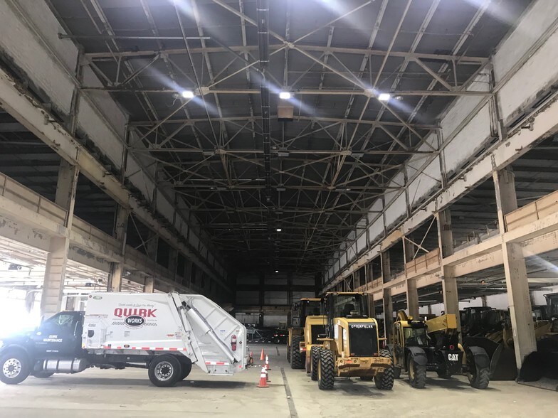 More Photos Of 125 E Howard St, Quincy Warehouse For Lease