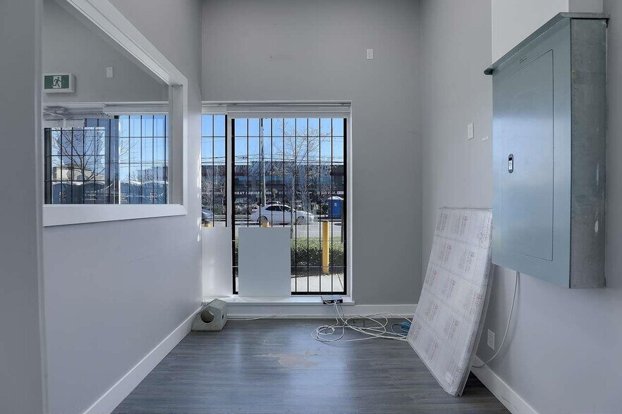 More Photos Of 8028 128th St, Surrey General Retail For Sale