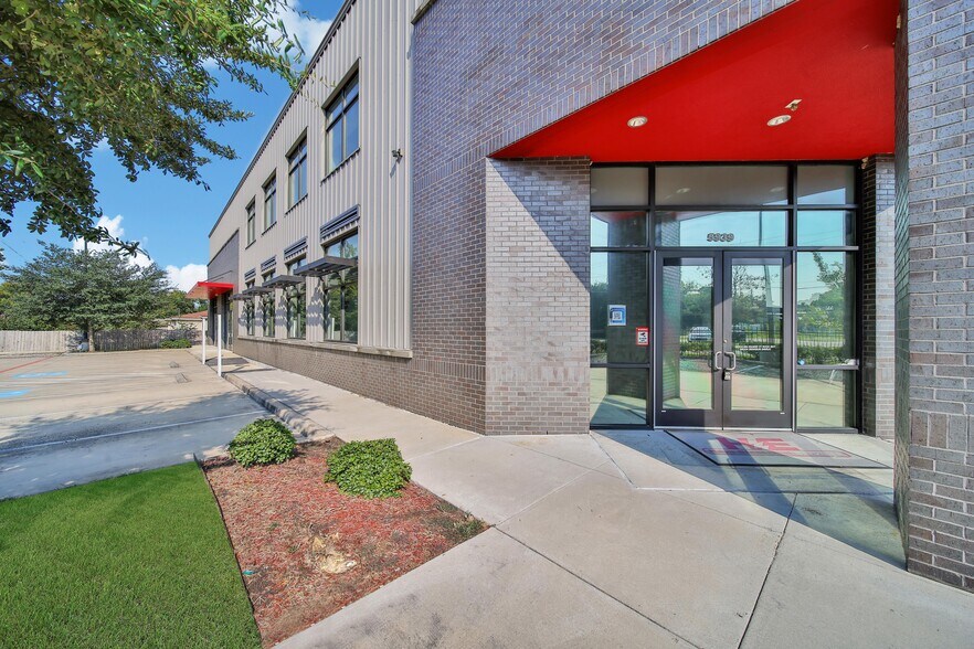 More Photos Of 5939 Albert Dr, Humble Light Distribution For Sale