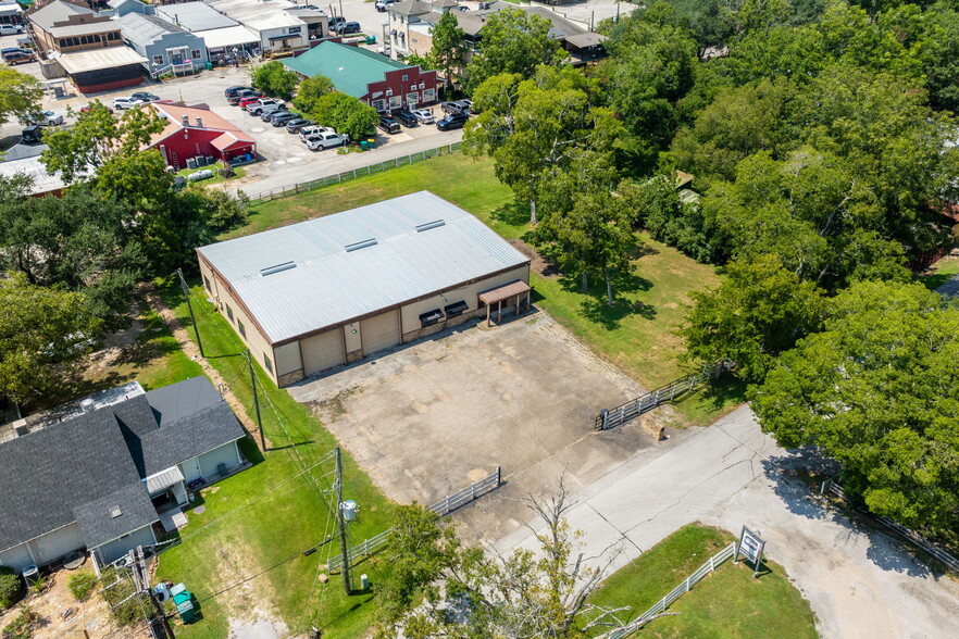 More Photos Of 213 Prairie St, Montgomery Industrial For Sale