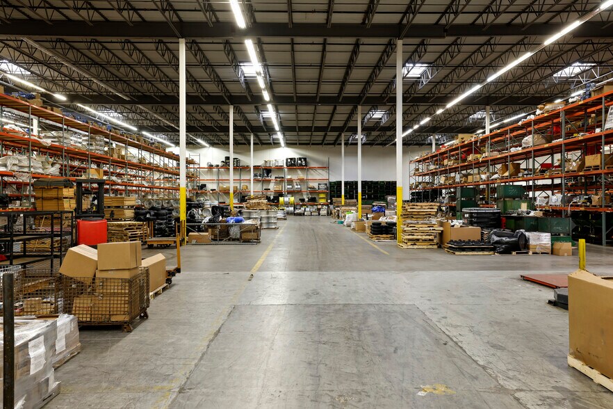 More Photos Of 2500 NE Kennedy St, Minneapolis Warehouse For Sale