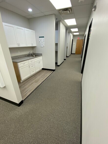 More Photos Of 1031 Office Park Rd, West Des Moines Office For Lease