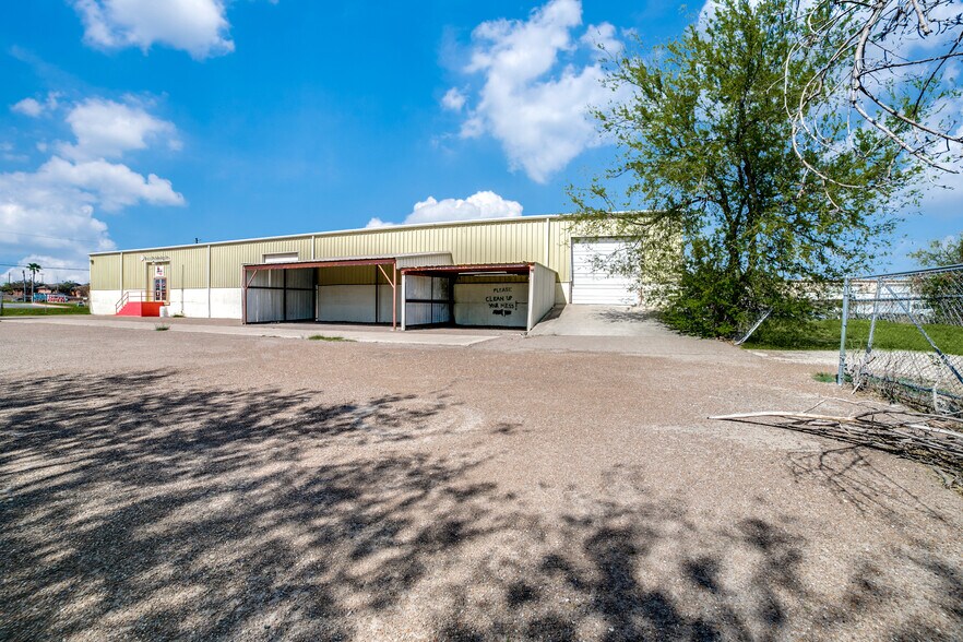 More Photos Of 6301 Mcpherson Rd, Laredo Distribution For Sale