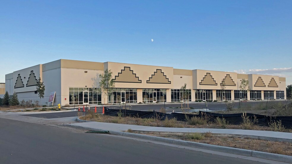 More Photos Of 16404-16494 E 2nd Ave, Aurora Light Distribution For Lease