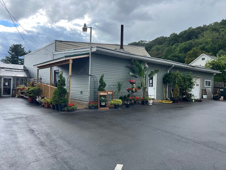 More Photos Of 213 Missouri St., Franklin Garden Center For Sale