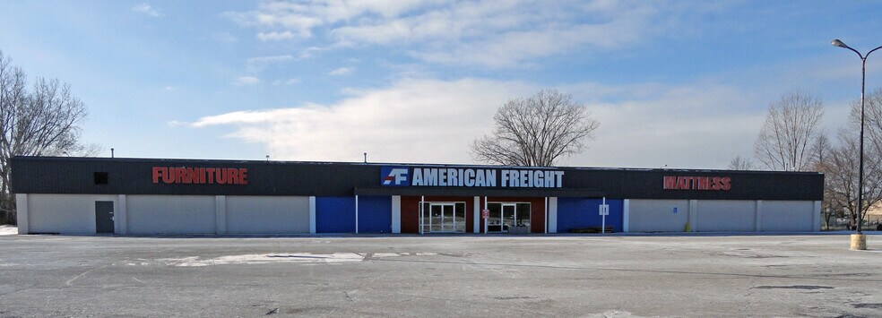 Primary Photo Of 2490 Main St, Green Bay General Retail For Sale