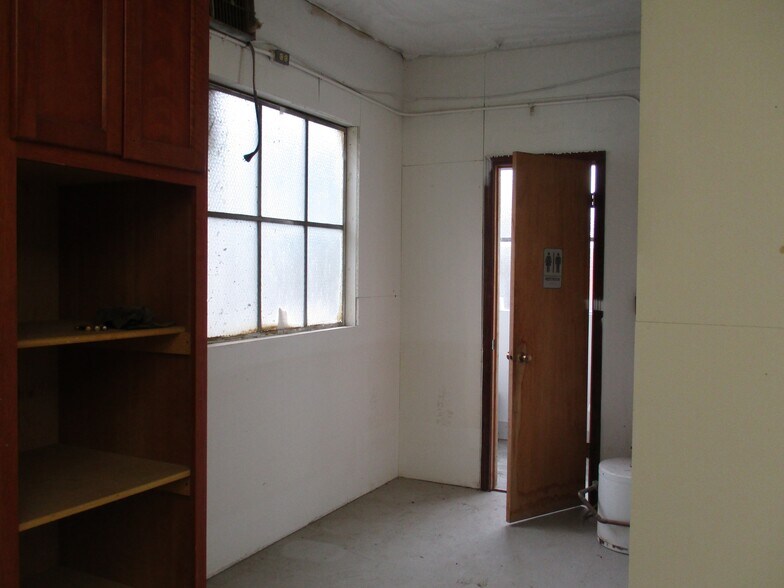 More Photos Of 940 N 9th Ave, Walla Walla Service For Lease