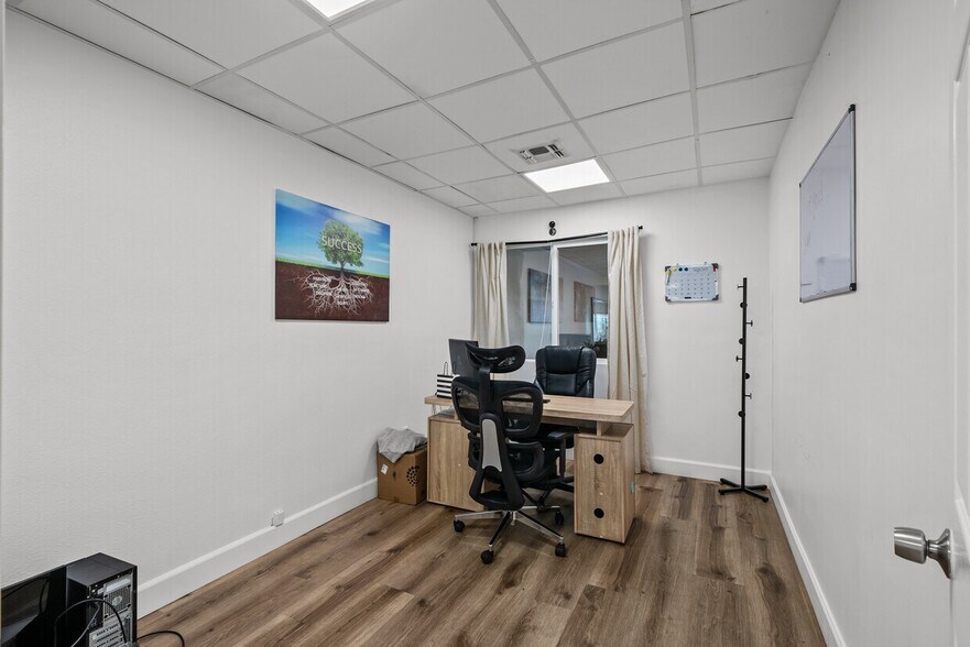 More Photos Of 14530 Hamlin St, Van Nuys Loft Creative Space For Lease