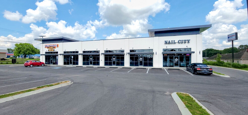 More Photos Of 106 Collier Rd, Clarksville Storefront Retail Office For Lease