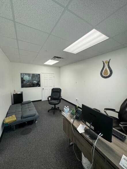 More Photos Of 6457 Hazeltine National Dr, Orlando Warehouse For Sale