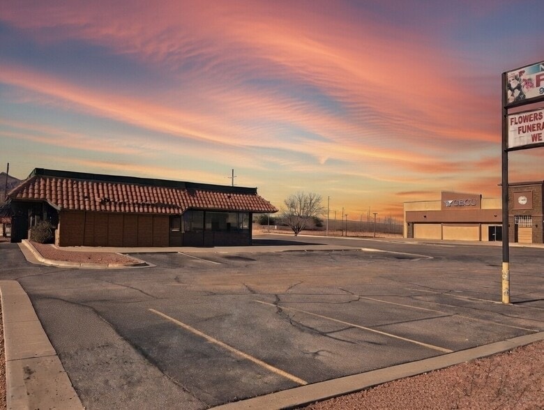 Primary Photo Of 9429 Dyer St, El Paso Freestanding For Sale