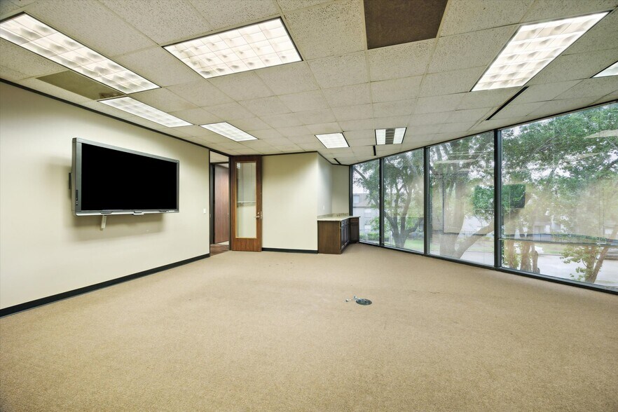 More Photos Of 12727 Featherwood Dr, Houston Office For Lease