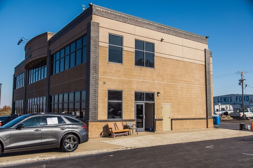 More Photos Of 692 E Longview St, Fayetteville General Retail For Lease