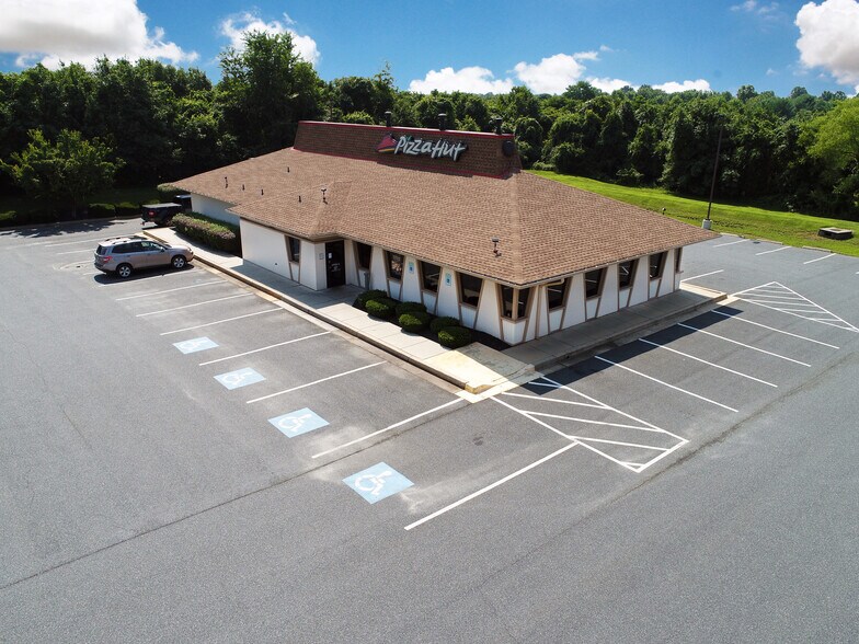 Primary Photo Of 5 Newport Dr, Forest Hill Restaurant For Lease